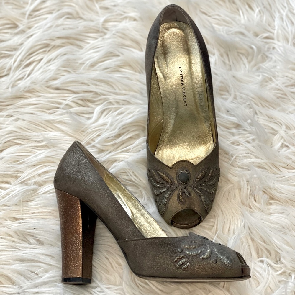 CYNTHIA VINCENT Vintage style heels